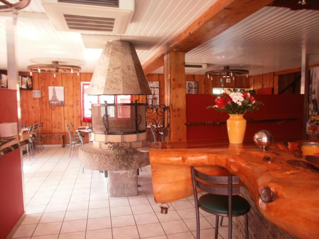 Hotel Restaurant Lancheton Saint-Julien-Mont-Denis Esterno foto